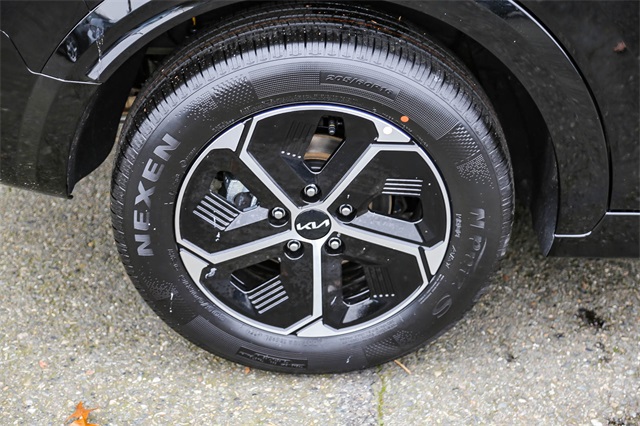 Vehicle image 11 of 25