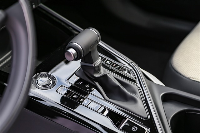 Vehicle image 18 of 25