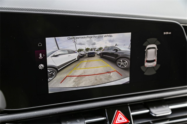 Vehicle image 23 of 25