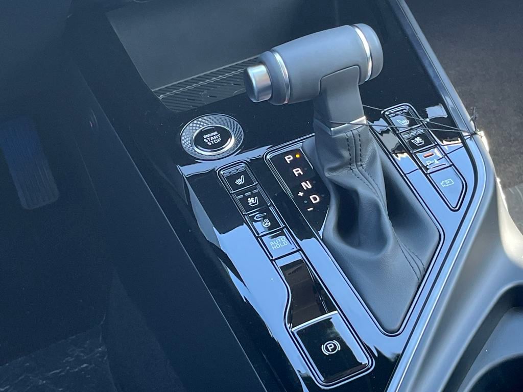Vehicle image 27 of 33