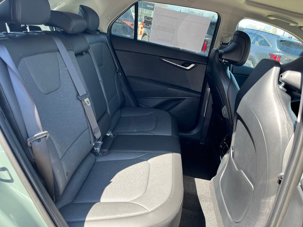 Vehicle image 16 of 33