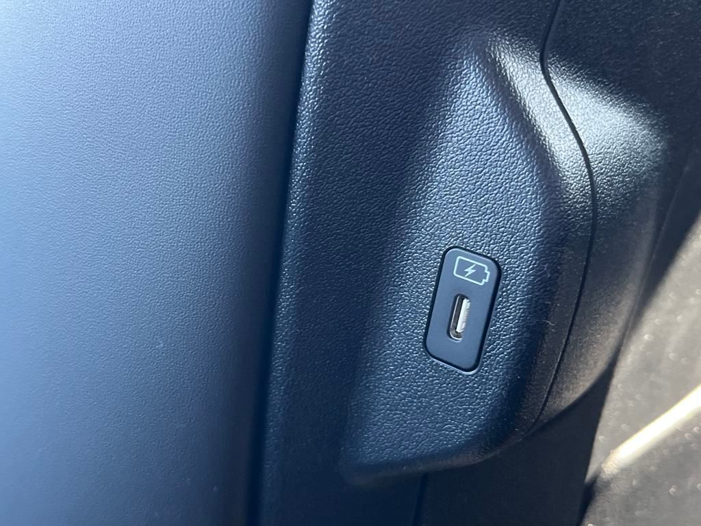 Vehicle image 31 of 33
