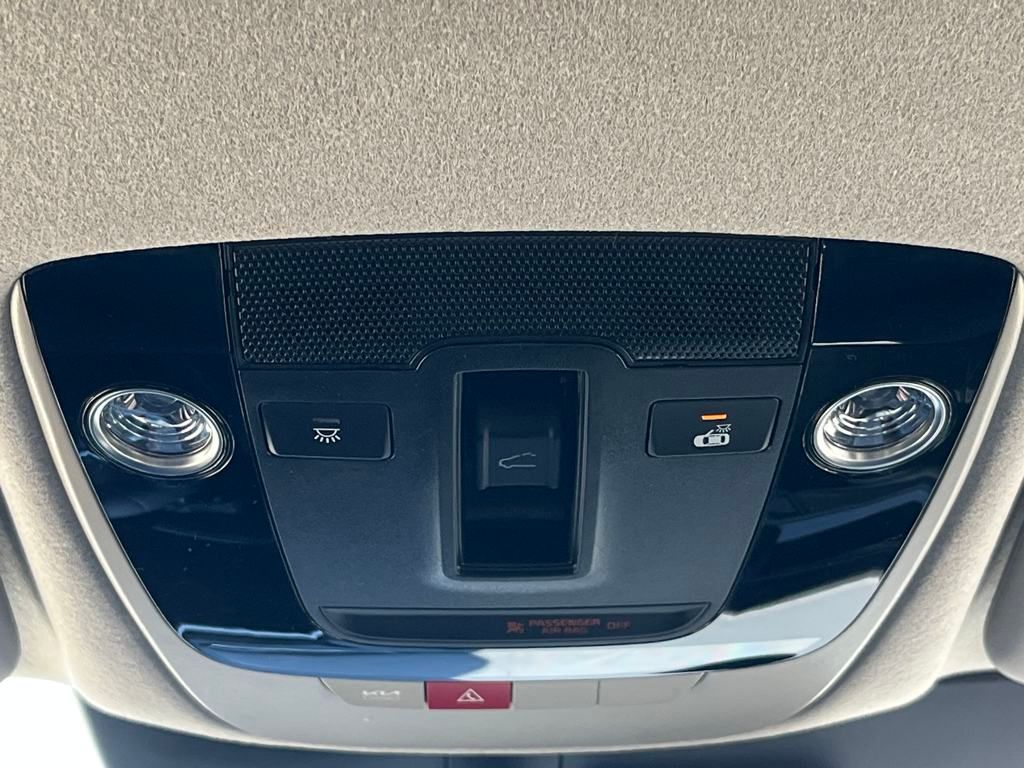 Vehicle image 28 of 33
