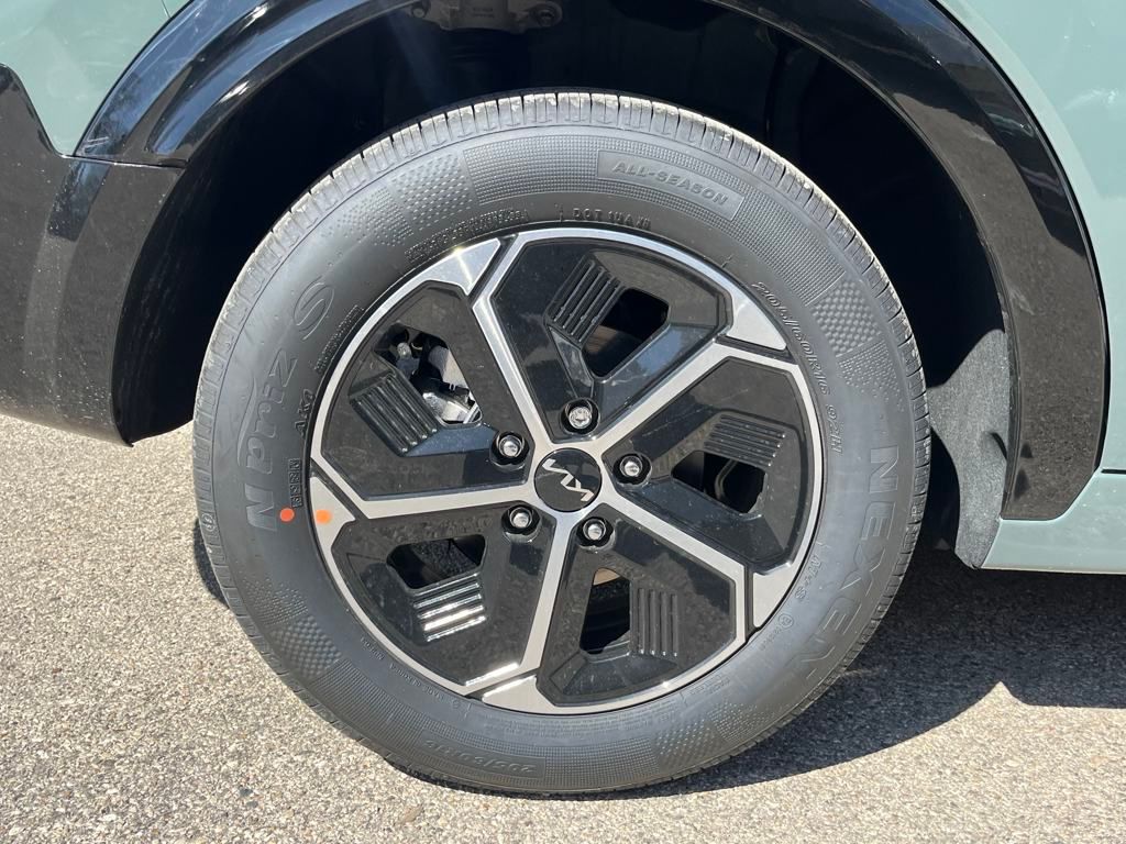 Vehicle image 12 of 33
