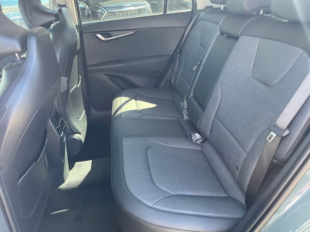 Vehicle image 14 of 33