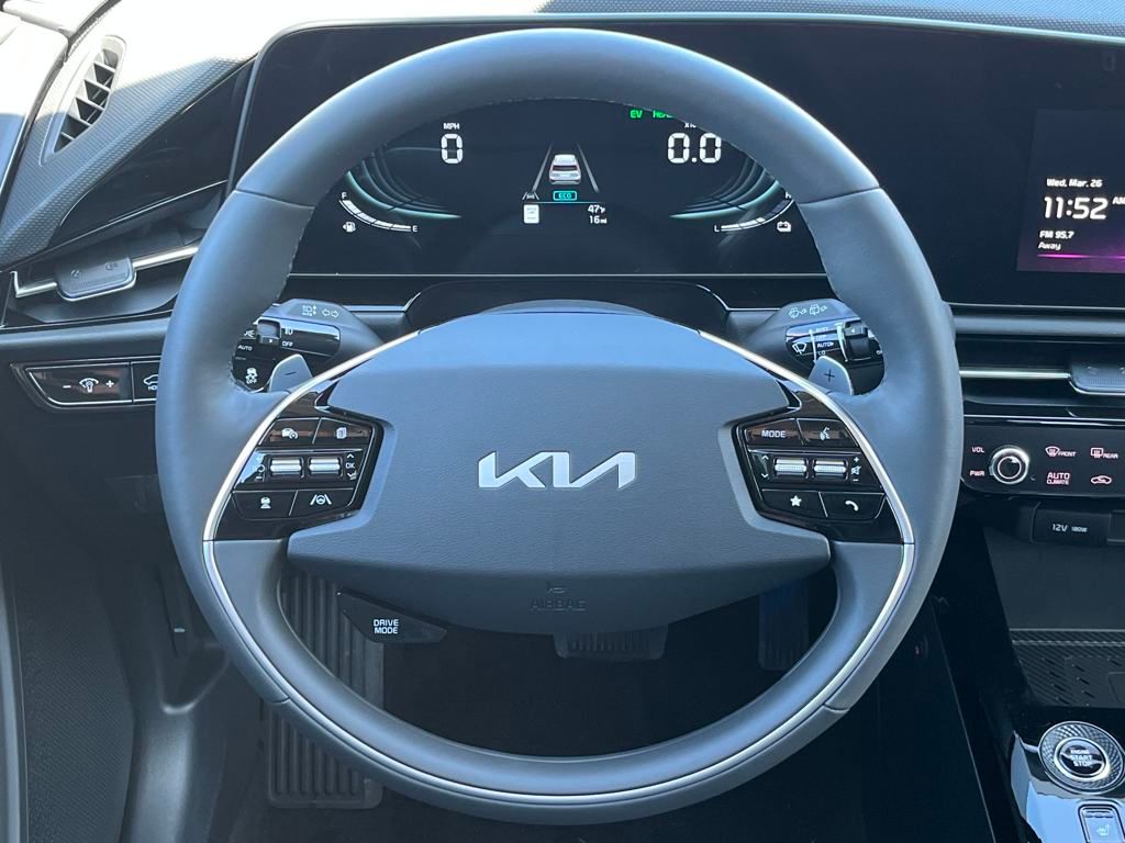 Vehicle image 20 of 33