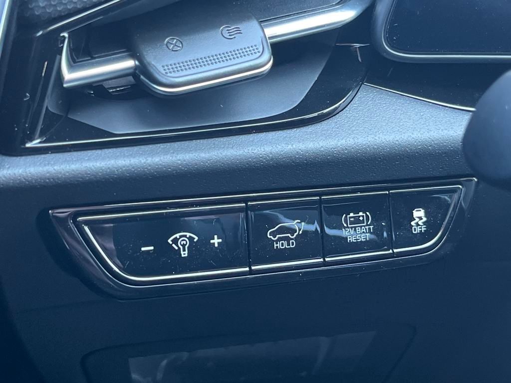 Vehicle image 19 of 33