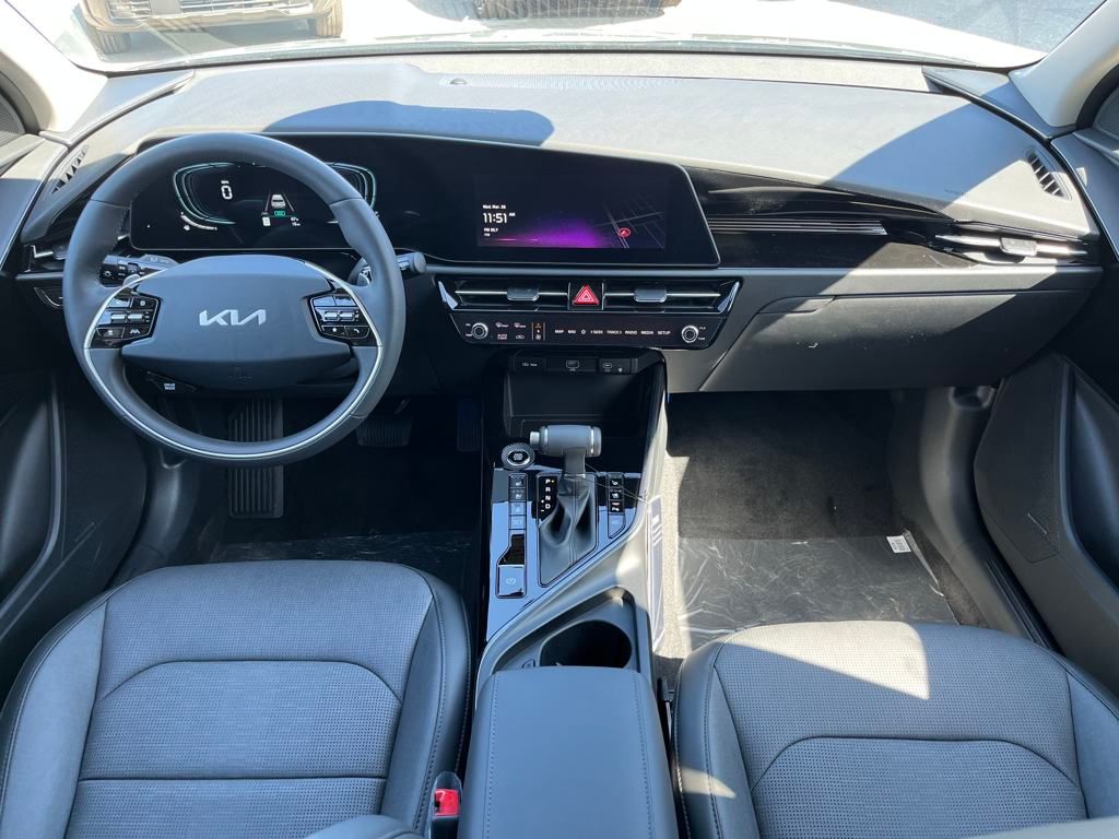 Vehicle image 17 of 33