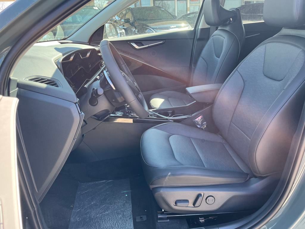 Vehicle image 13 of 33