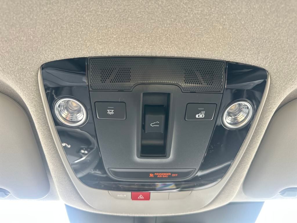 Vehicle image 28 of 44