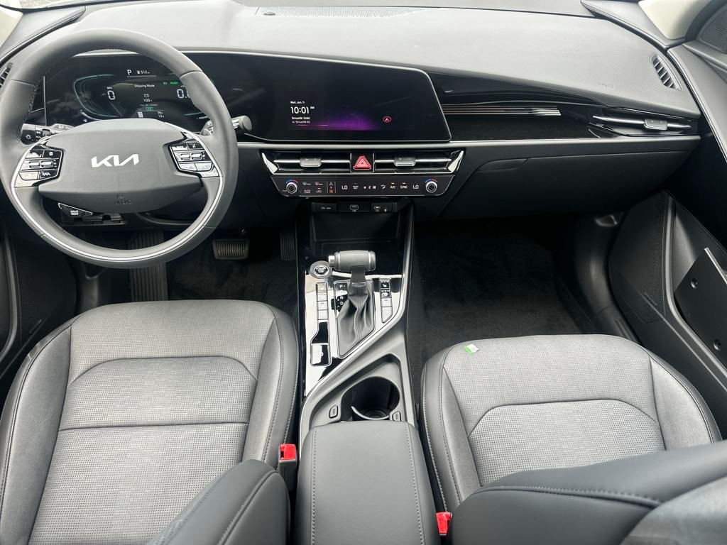 Vehicle image 17 of 44