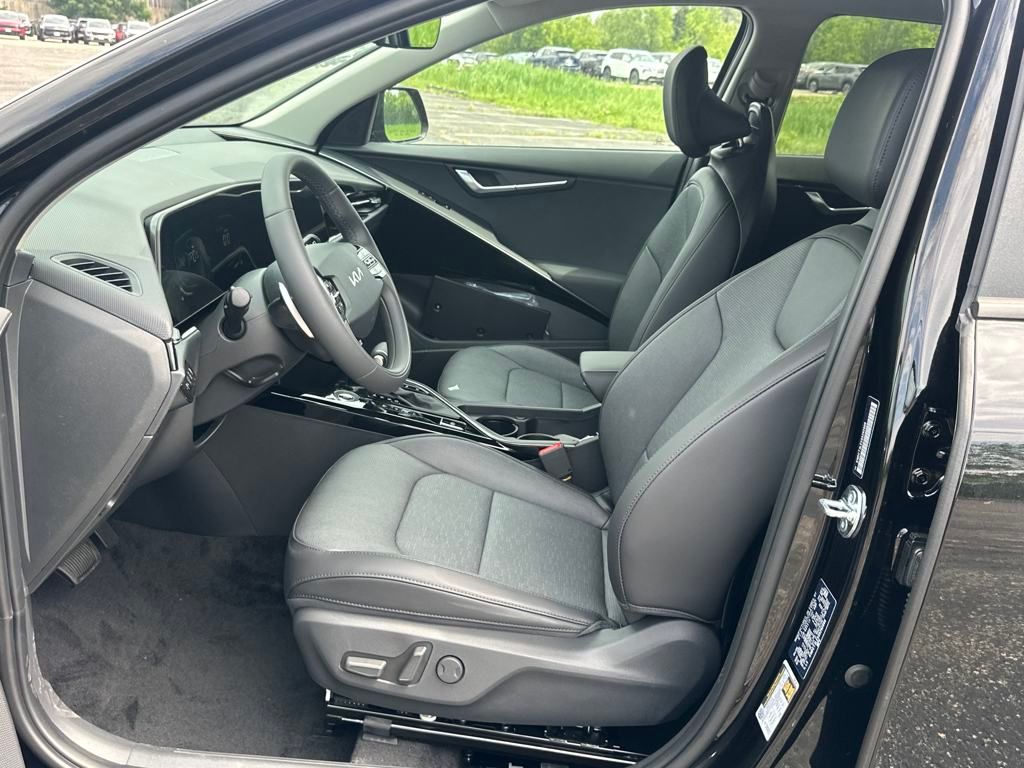 Vehicle image 9 of 44