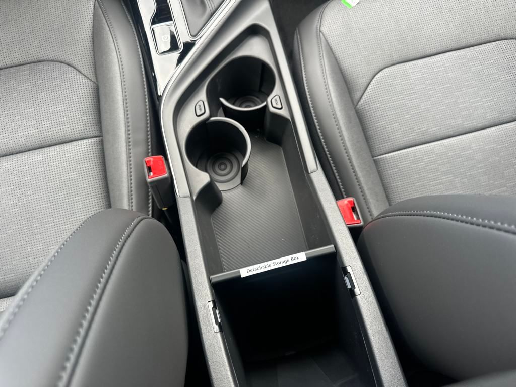 Vehicle image 27 of 44