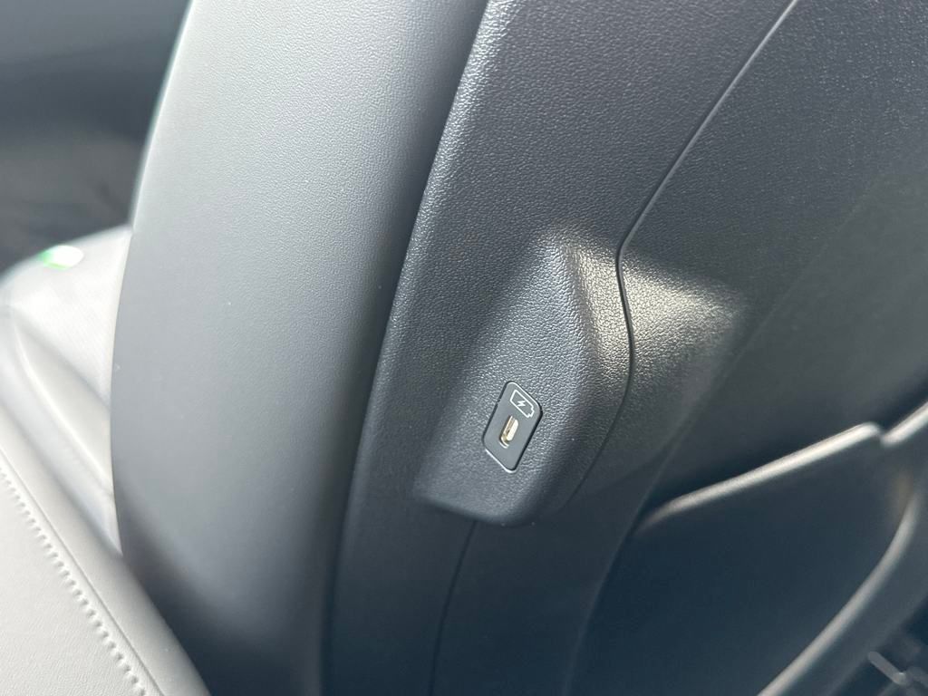 Vehicle image 16 of 44