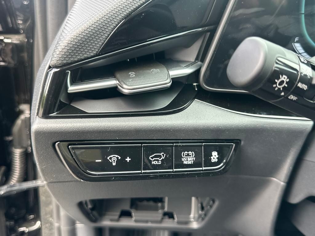Vehicle image 13 of 44