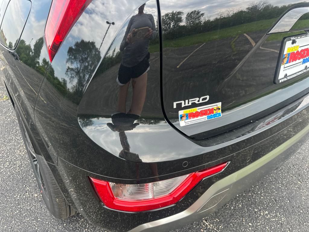 Vehicle image 33 of 44