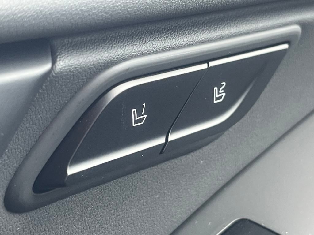 Vehicle image 21 of 46