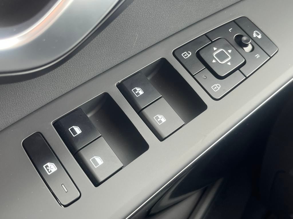 Vehicle image 20 of 46