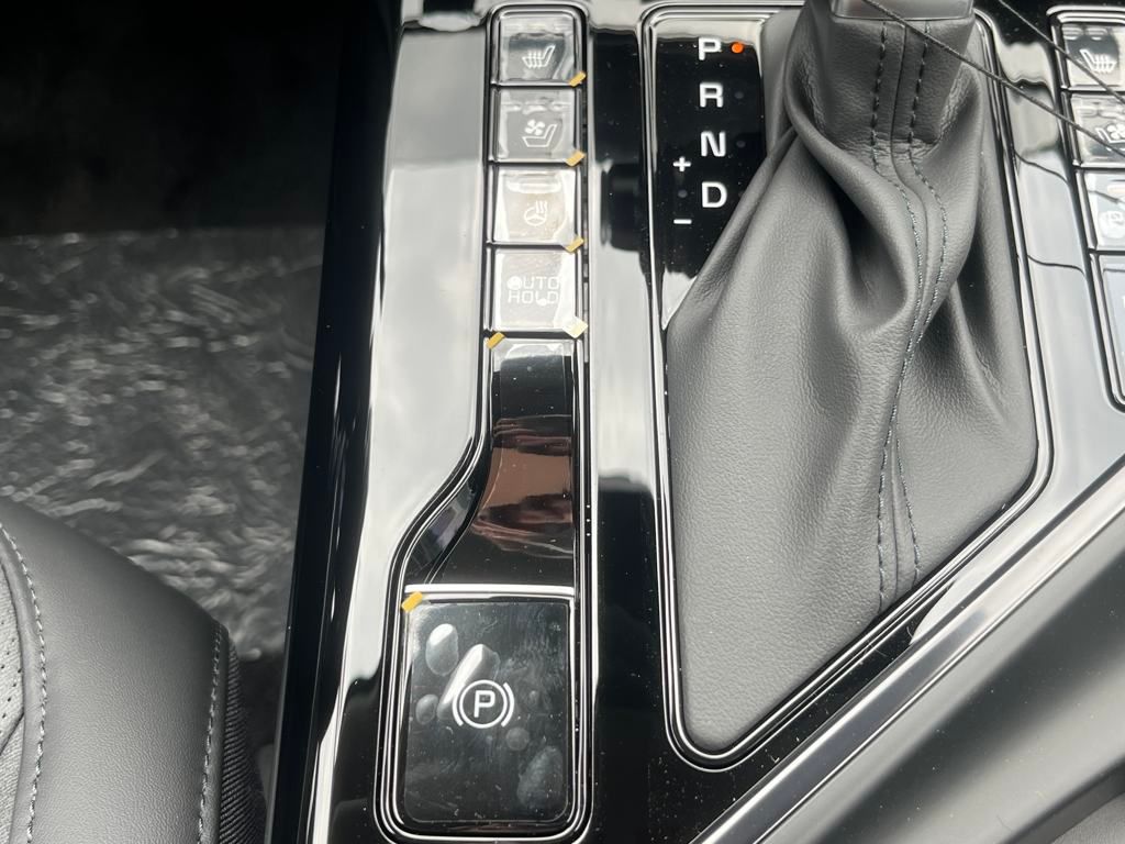 Vehicle image 32 of 46