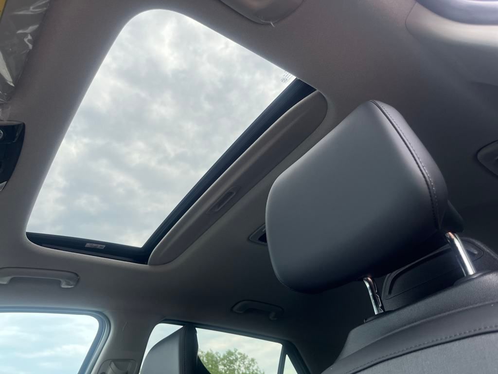 Vehicle image 14 of 46