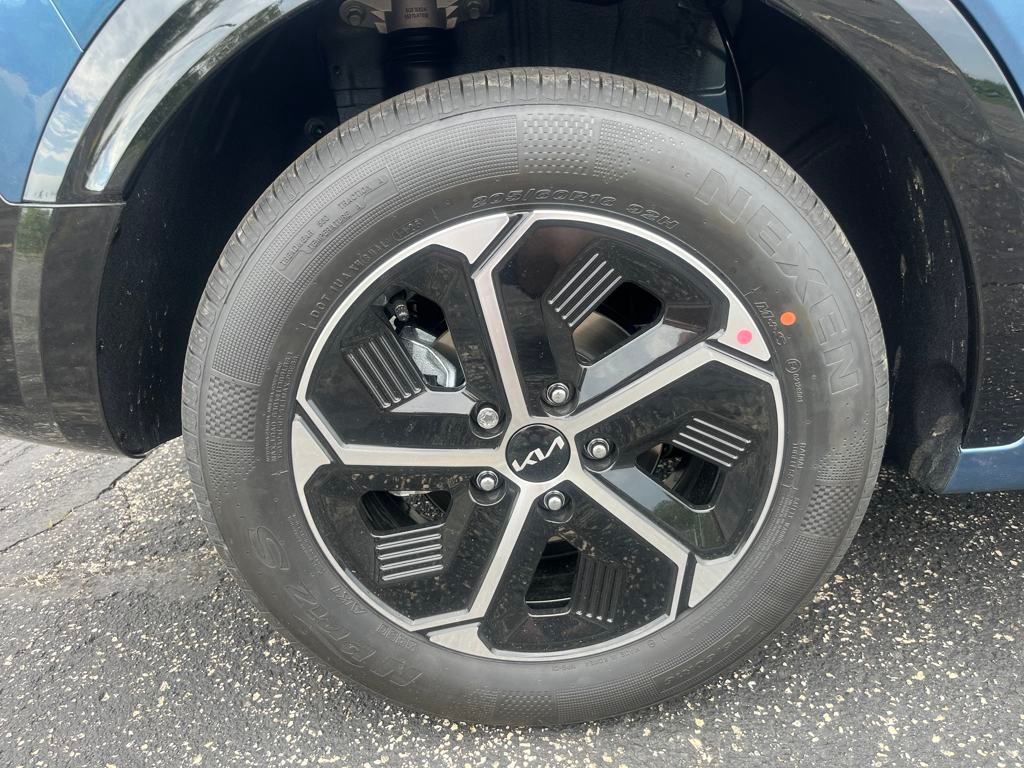 Vehicle image 12 of 46