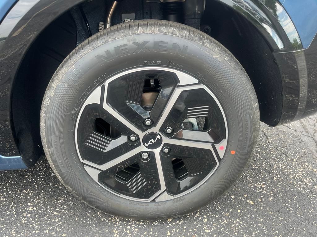 Vehicle image 10 of 46