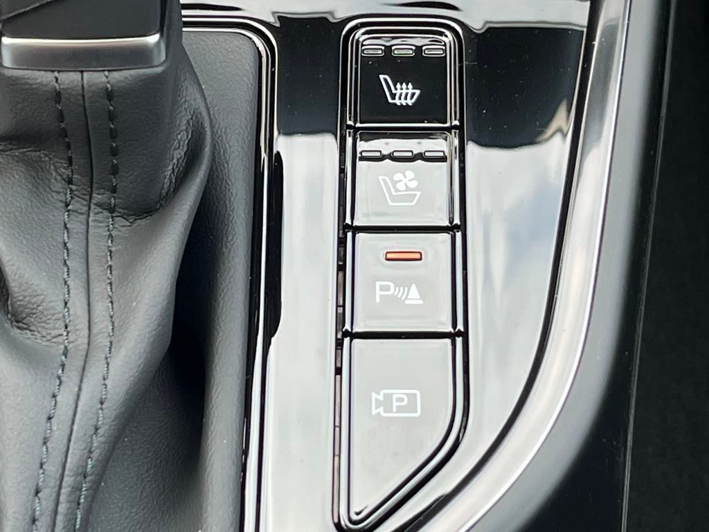 Vehicle image 33 of 46