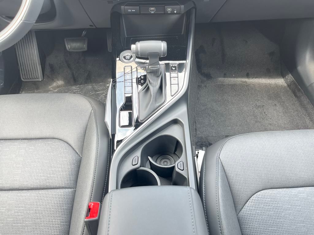 Vehicle image 25 of 46