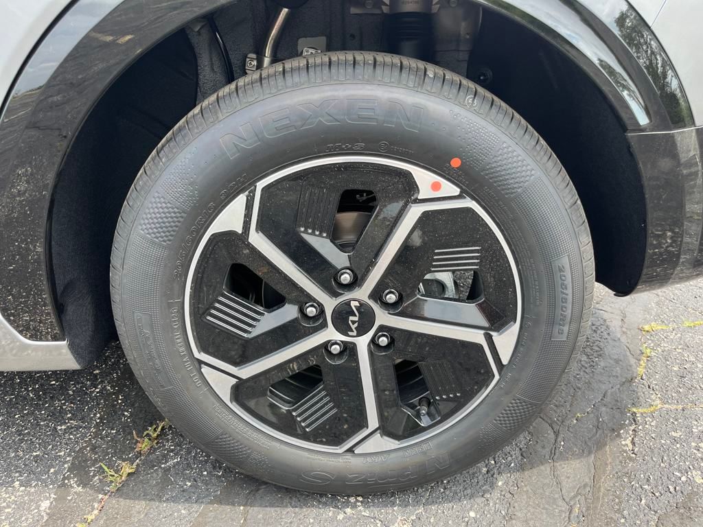 Vehicle image 9 of 46