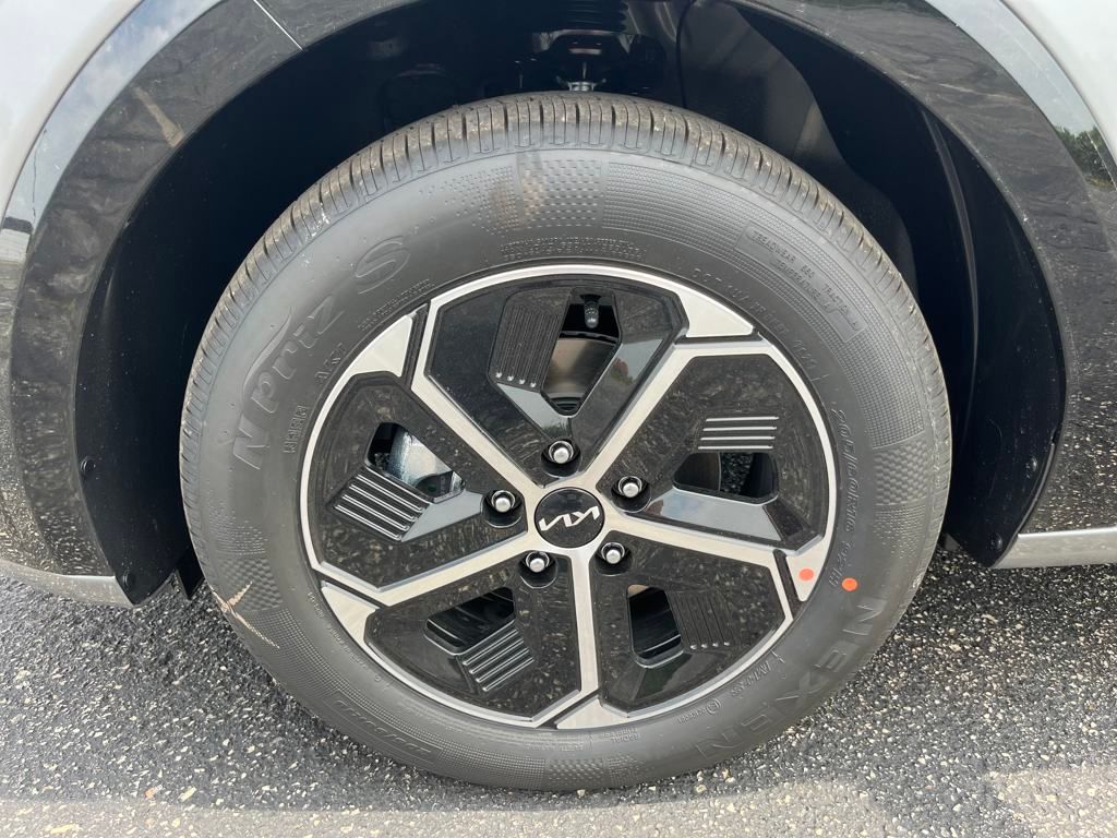 Vehicle image 11 of 46