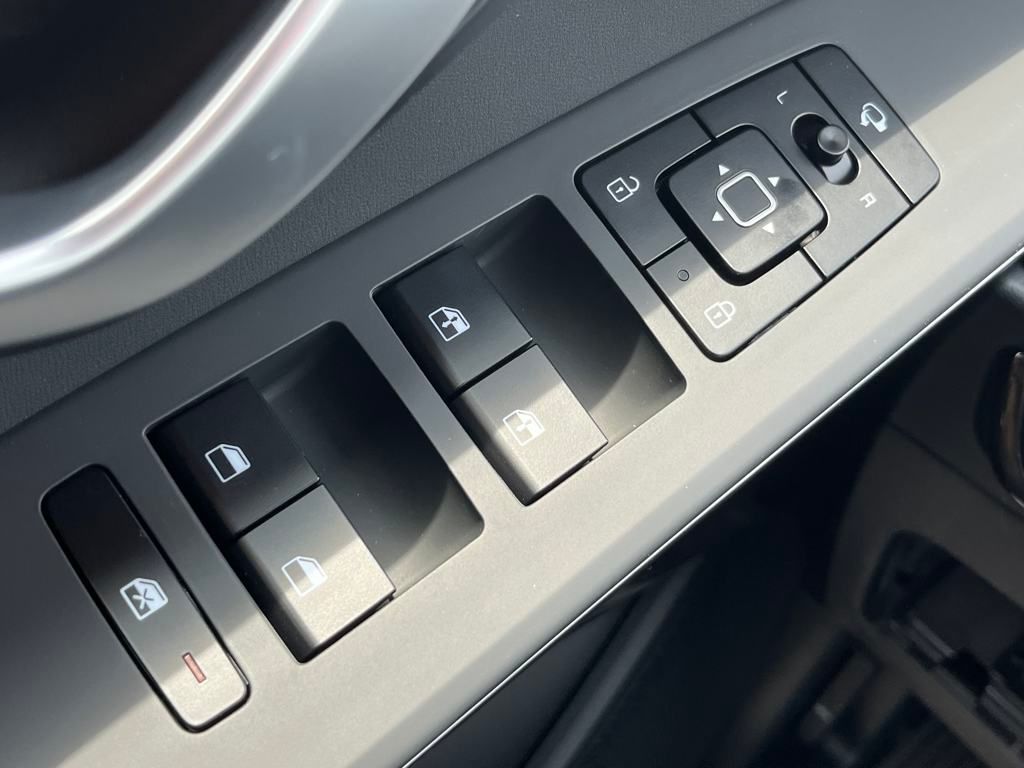 Vehicle image 39 of 46
