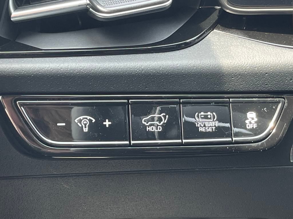 Vehicle image 28 of 46