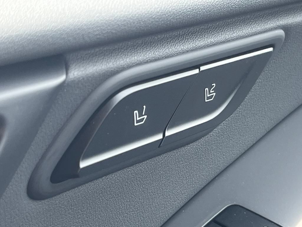 Vehicle image 27 of 46