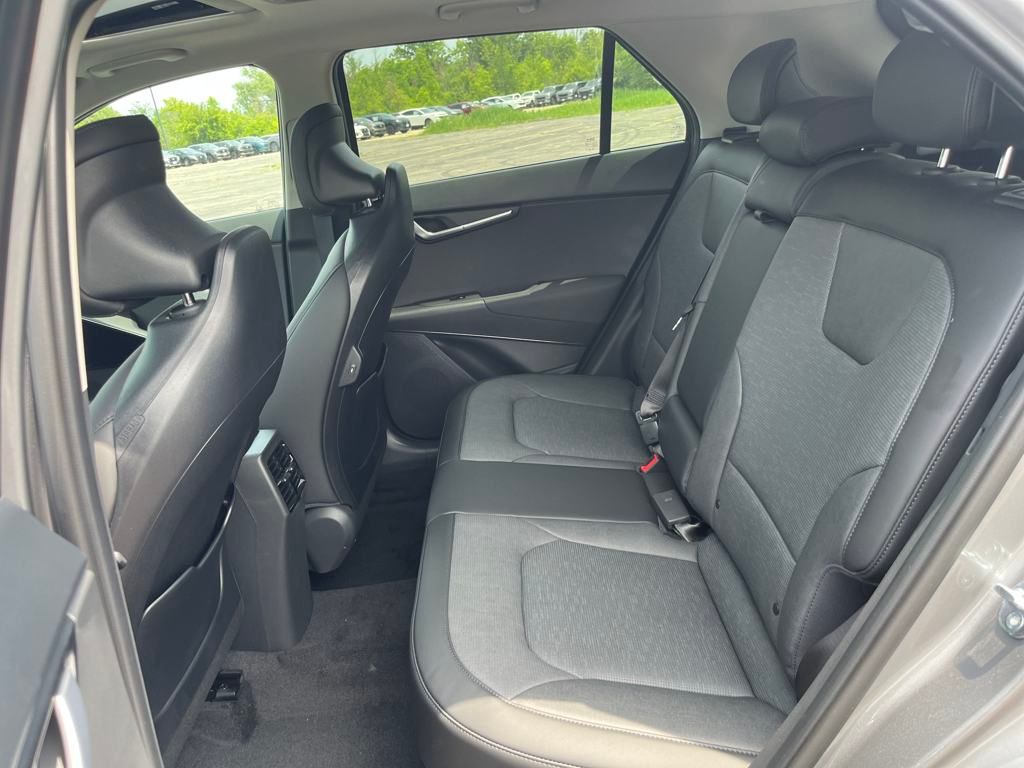 Vehicle image 17 of 46