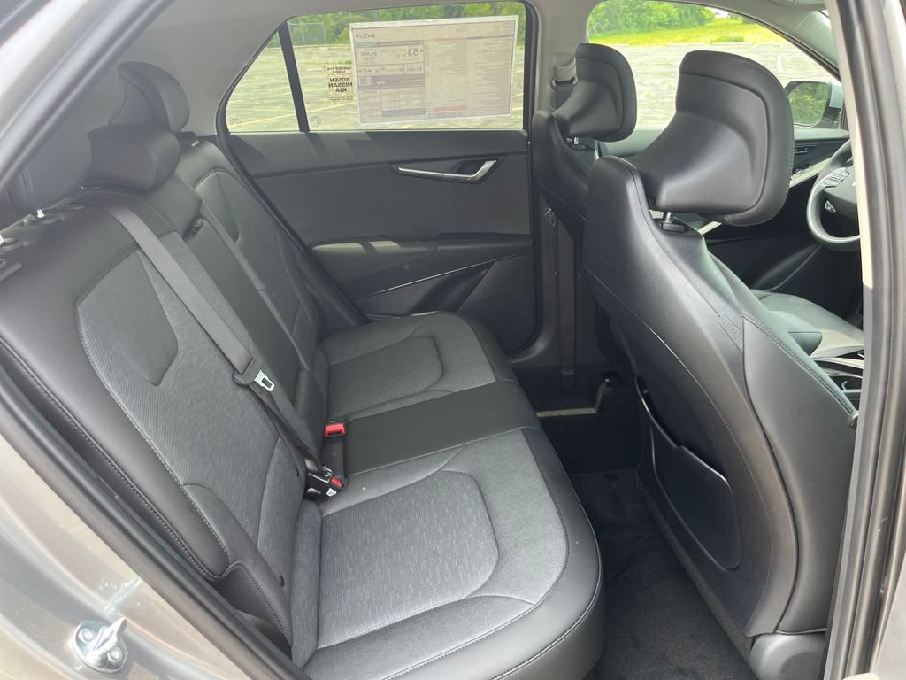 Vehicle image 15 of 46