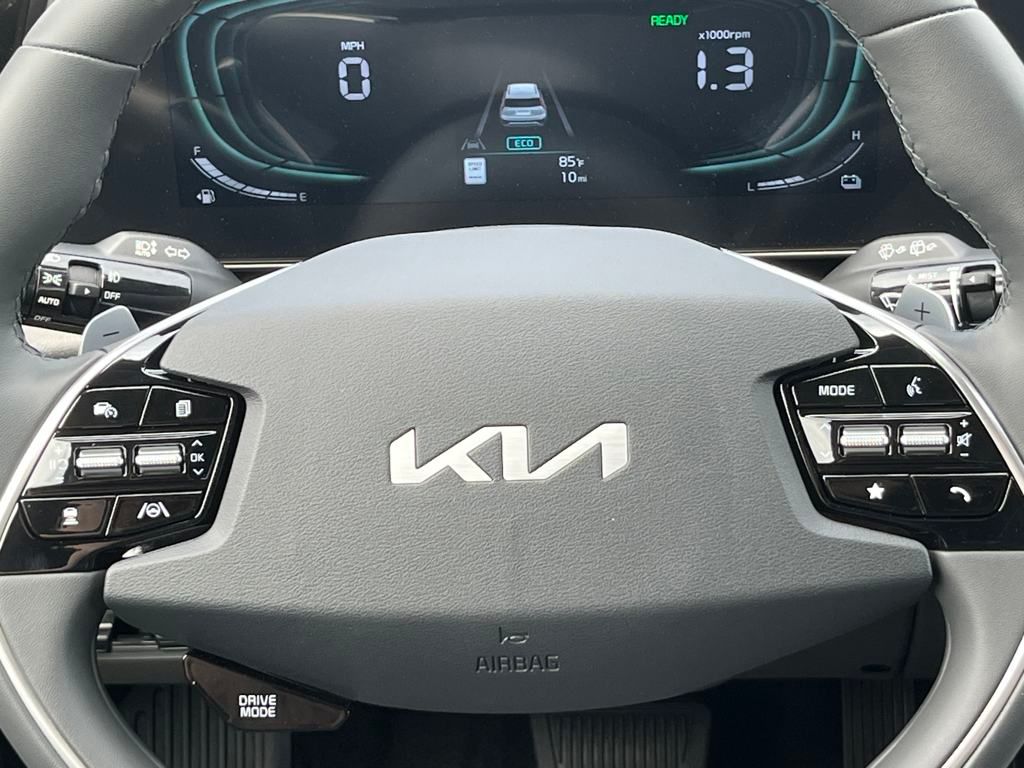 Vehicle image 38 of 46