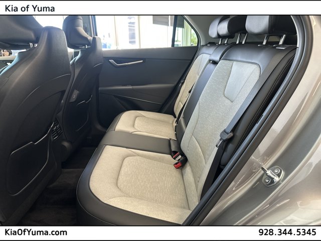 Vehicle image 5 of 6
