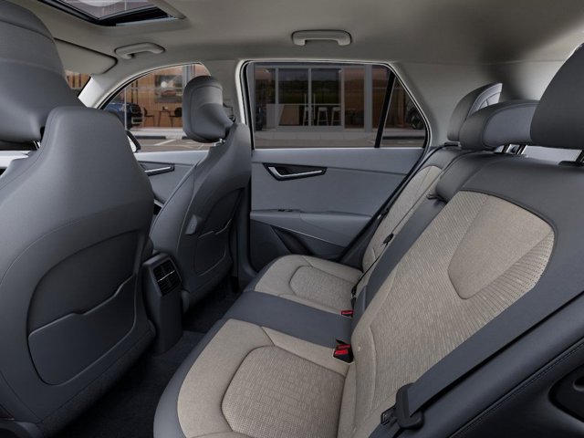 Vehicle image 18 of 27