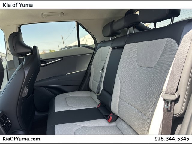 Vehicle image 5 of 6