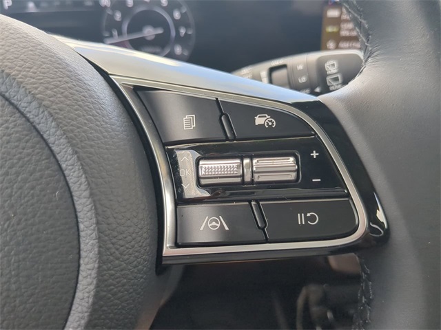 Vehicle image 26 of 37