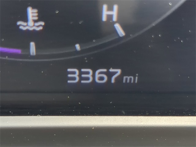 Vehicle image 27 of 37