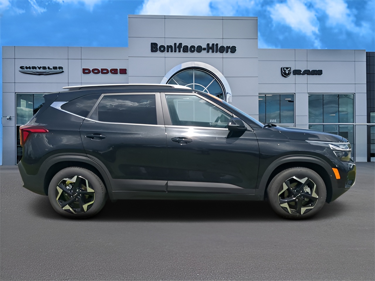 Vehicle image 33 of 37