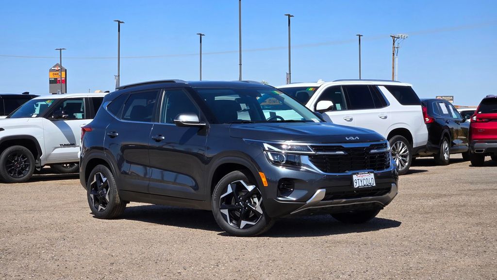 2025 Kia Seltos EX Image 3 of 27