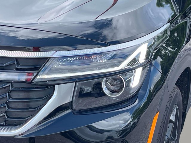 Vehicle image 9 of 36