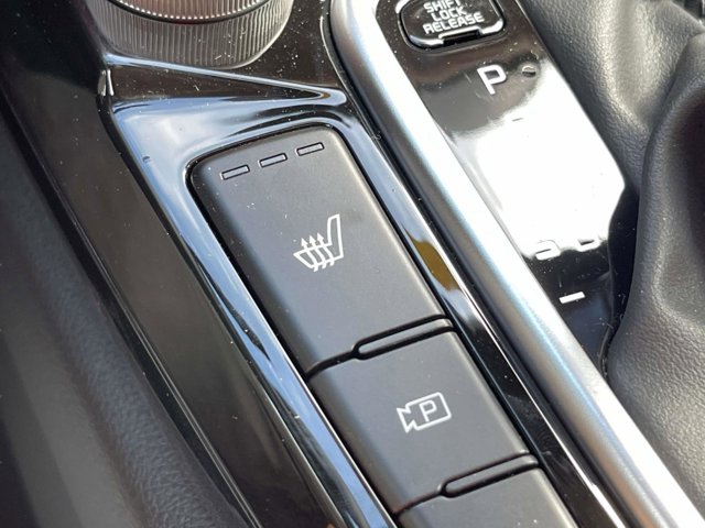 Vehicle image 32 of 36