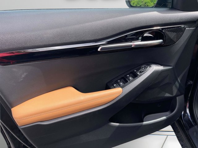 Vehicle image 23 of 36