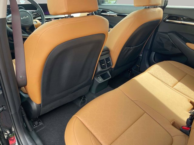 Vehicle image 19 of 36
