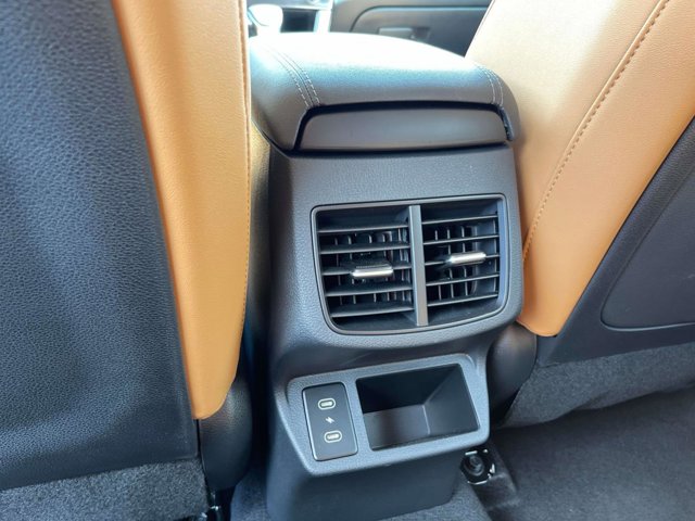 Vehicle image 17 of 36