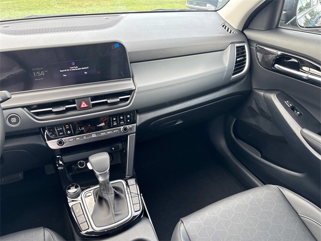 Vehicle image 15 of 30