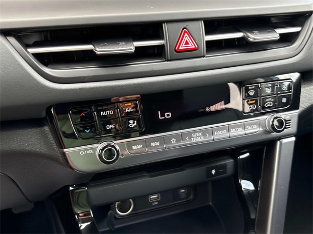 Vehicle image 27 of 30